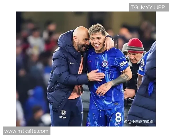 詹俊解读足球明星背后的故事与成就全景展现