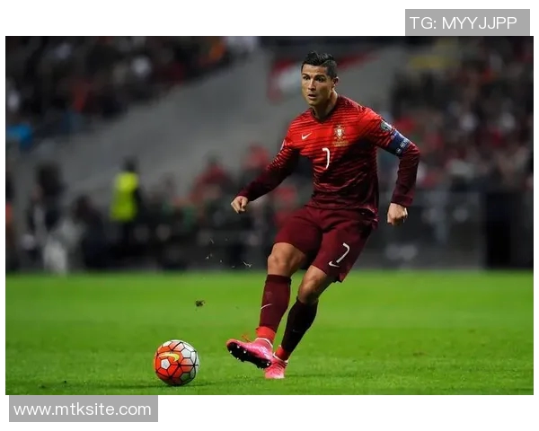 足球明星海报大画展现传奇球员风采与激情瞬间的艺术之旅 足球明星海报大画展现传奇球员风采与激情瞬间的艺术之旅