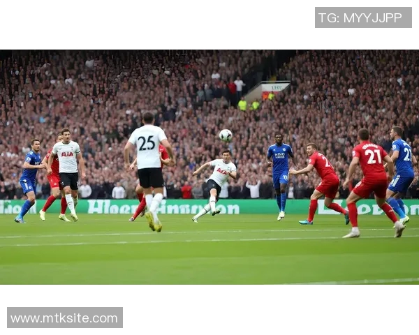 足球明星肩膀内扣的魅力瞬间解析与精彩瞬间回顾